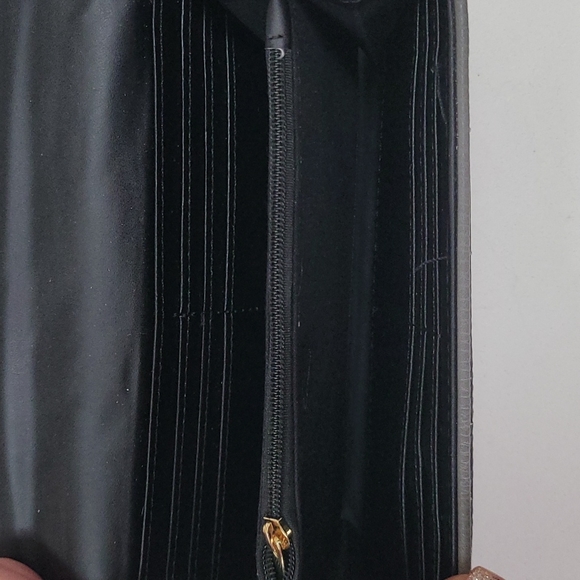 Mia K Collection Wallet on a wristlet! - Picture 3 of 4